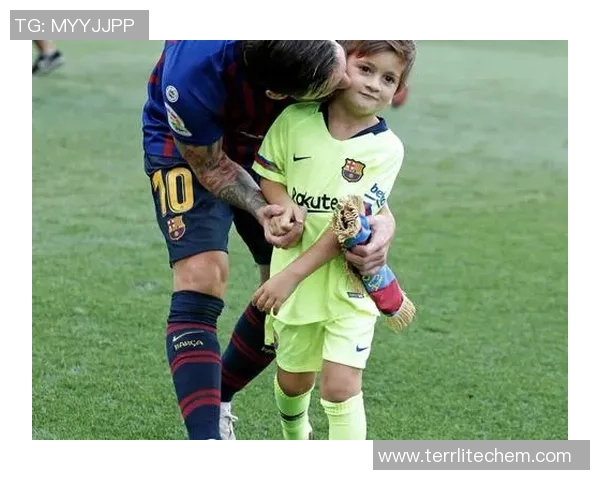 足球明星与青梅竹马携手共度人生开启幸福新篇章